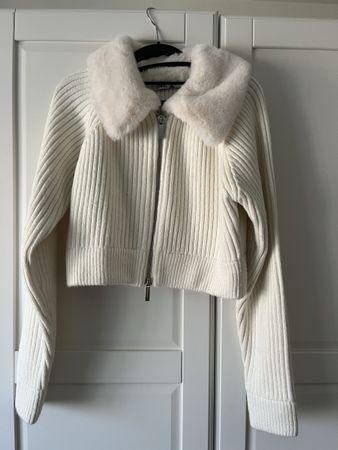 Jacke mit Pelzkragen