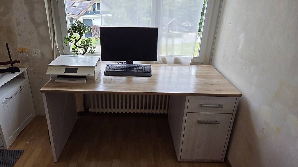 Bureaux: Bürotisch zu verschenken – D'occasion à Obergösgen par Jasmin_91