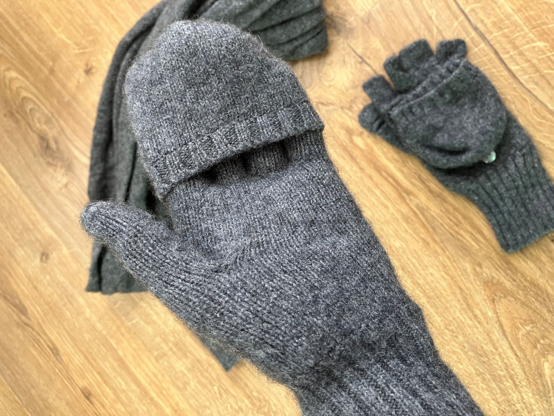 Foulard & Sciarpe: Winter Schal/Handschuhe – Usato da Brugg AG venduto da Magna3 5