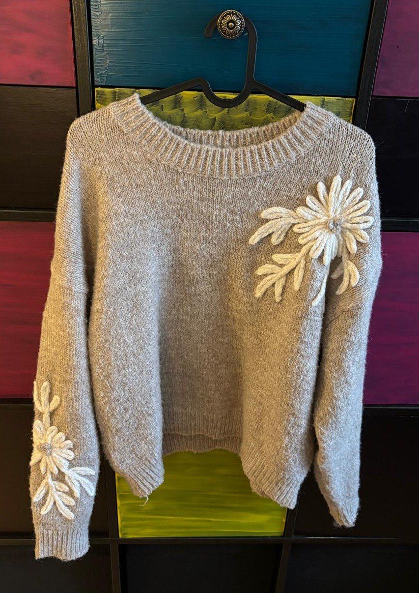 Maglioni & Felpe: Warmer Strickpullover mit Blumenmuster, Grösse M – Usato da Bülach venduto da reaos