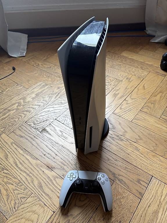 Sony Console: Playstation + manette – Usato da Valangin venduto da Supernico36100