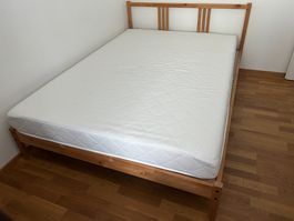 Bett inkl. Lattenrost und Matratze (140*200)