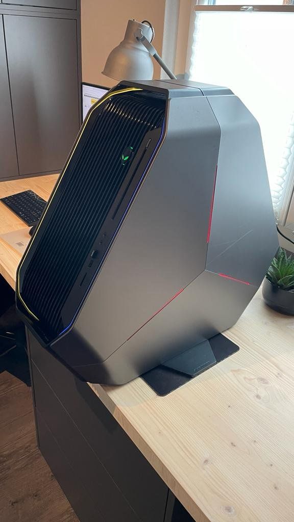 Alienware PCs: Alienware Area 51 R2 (Gaming-PC) – Gebraucht aus Frutigen von  1