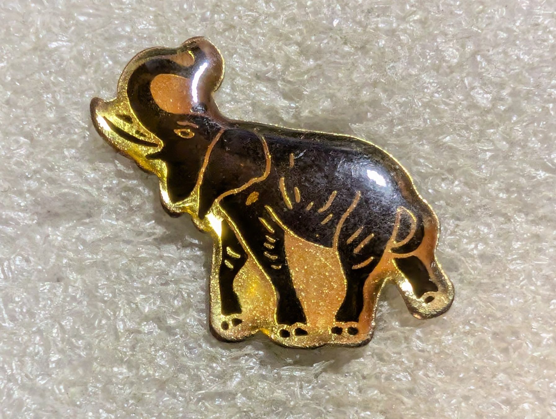 Plaketten & Abzeichen: Ansteckpin 146: Elefant – Gebraucht aus Oppligen von Pin-Fall-Shop