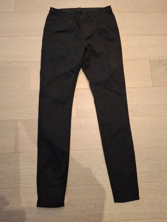 Schlanke, schwarze Damen Hose / Jegging - Grösse 36
