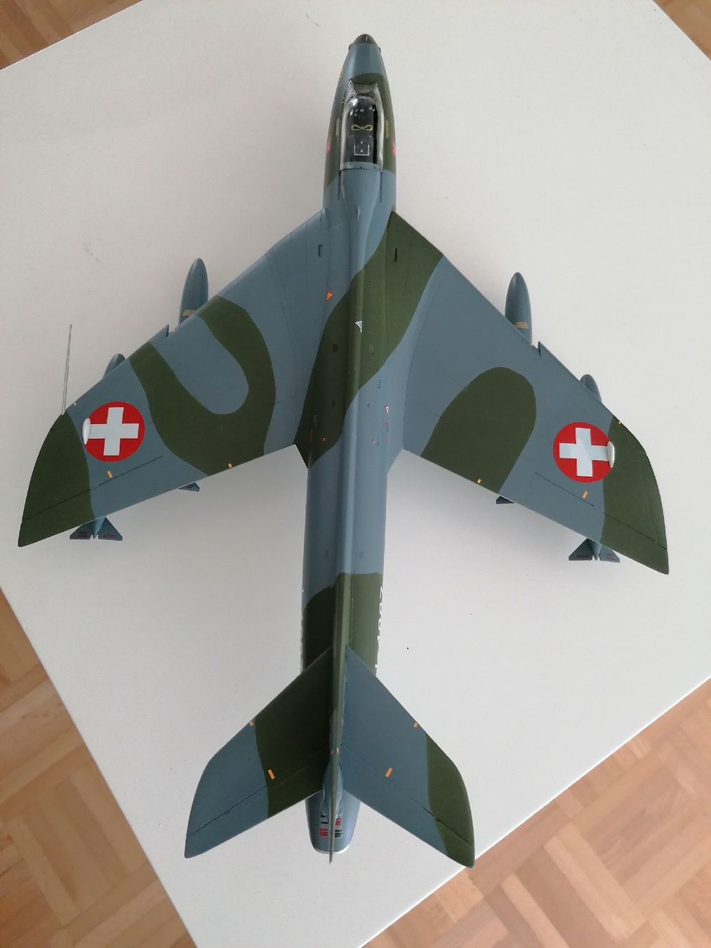 Schweizer Armee Kit di modellismo & Modellini statici: Hunter Schweizer Luftwaffe – Nuovo (secondo la descrizione) da Brunnen venduto da pepone08 8