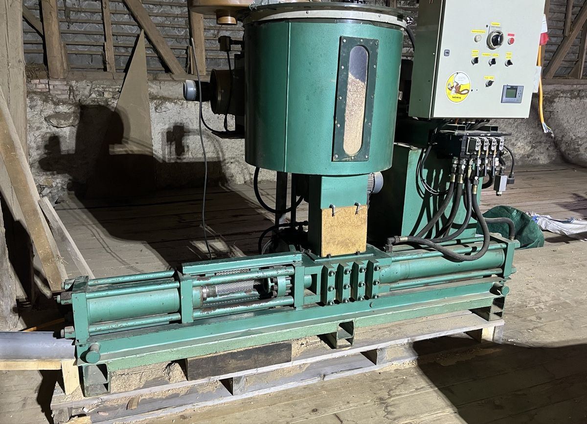 Alle Maschinen: Brikettpresse Elan 70 – Gebraucht aus Kestenholz von Arion4703