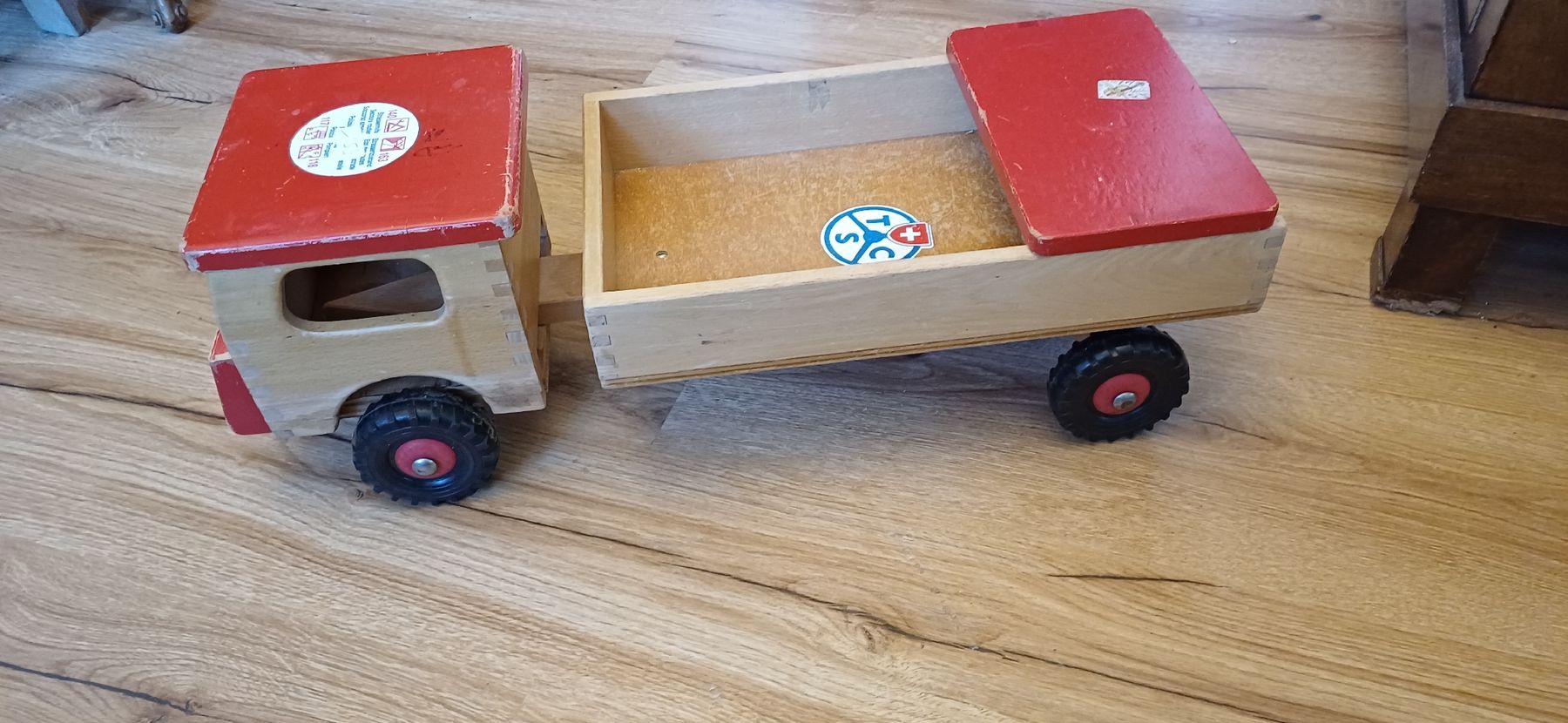 Spielzeuge: Alter Holzlstwagen – Gebraucht aus Flawil von Naphtali 1