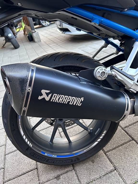 Strada: BMW R 1200 R / LC – Usato da Nesslau venduto da Gamslu 1