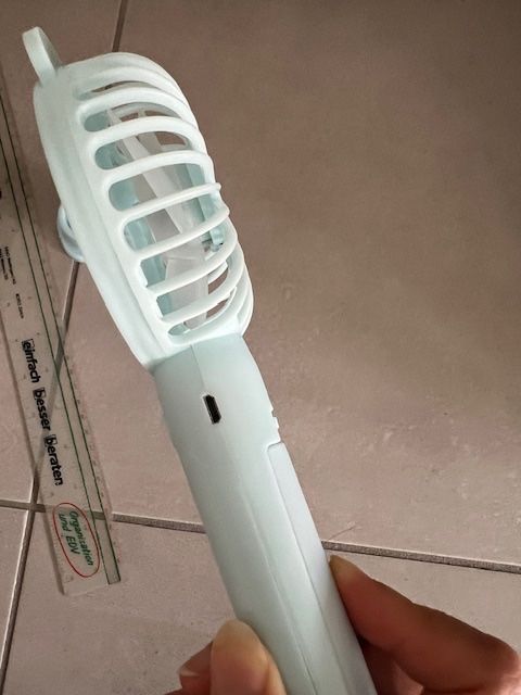 Ventilatori: Kleiner Hand-Ventilator – Usato da Neerach venduto da romiping 8