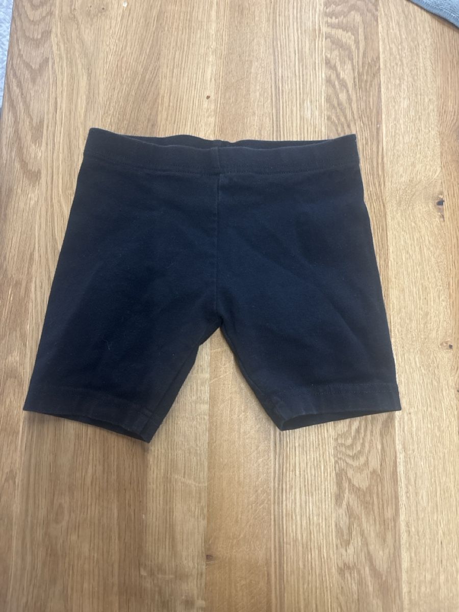 Next Pantaloni: Kurze Hose Sport – Usato da Basel venduto da sabrini1985