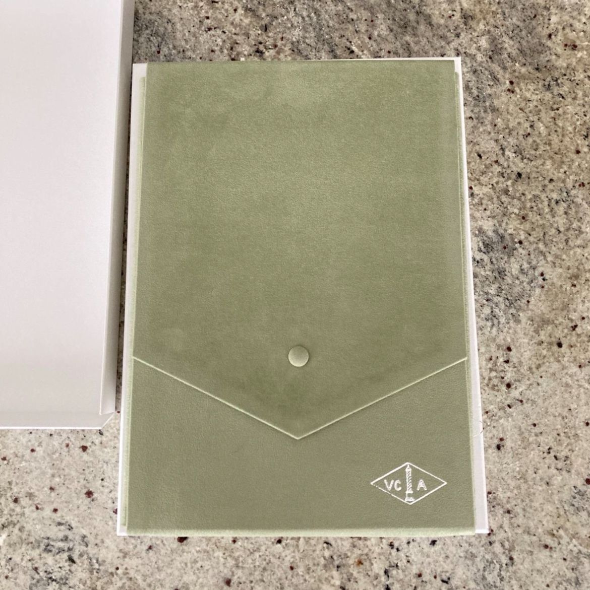 Van Cleef Catenine: Van Cleef & Arpels Necklace Box Set Large New – Nuovo (secondo la descrizione) da Zeiningen venduto da Liva_92