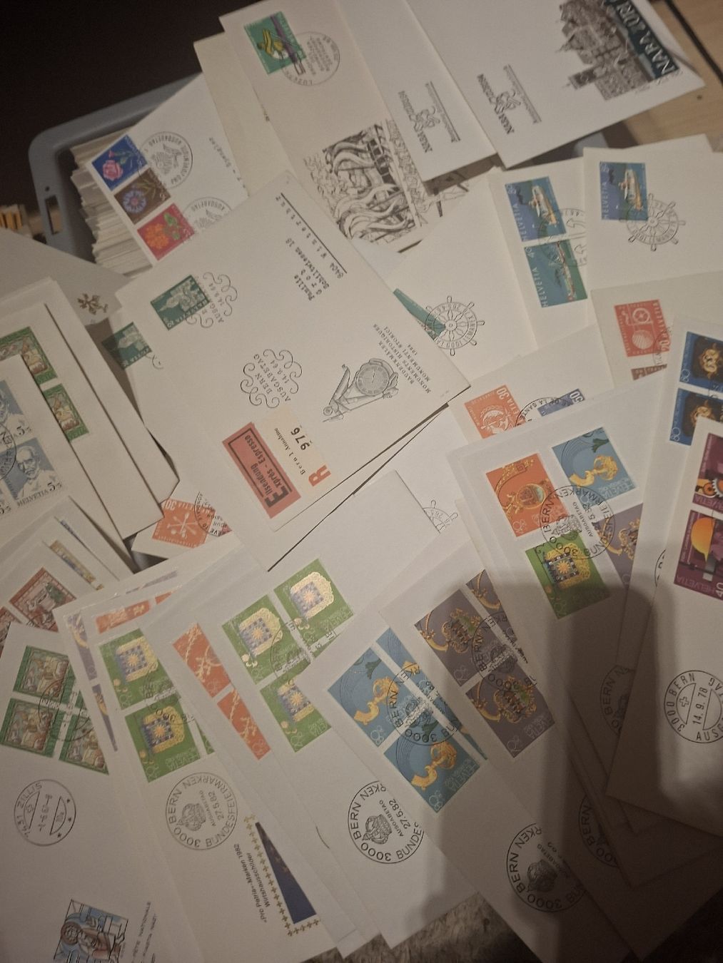 Alle Briefmarken: Kiste mit FDC / Briefen und diversem – Gebraucht aus Balgach von SIMEON27 3