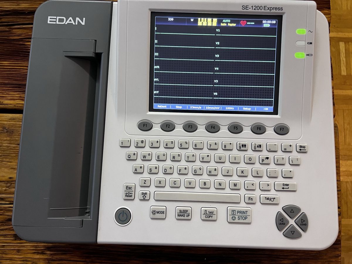 Attrezzature mediche: EKG Messgerät Edan SE-1200 Express Touchscreen – Usato da Umiken venduto da mar_p7n9 1