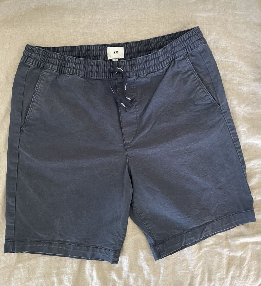 H&M Pantalons: Shorts L H&M – D'occasion à Neukirch an der Thur par bee88