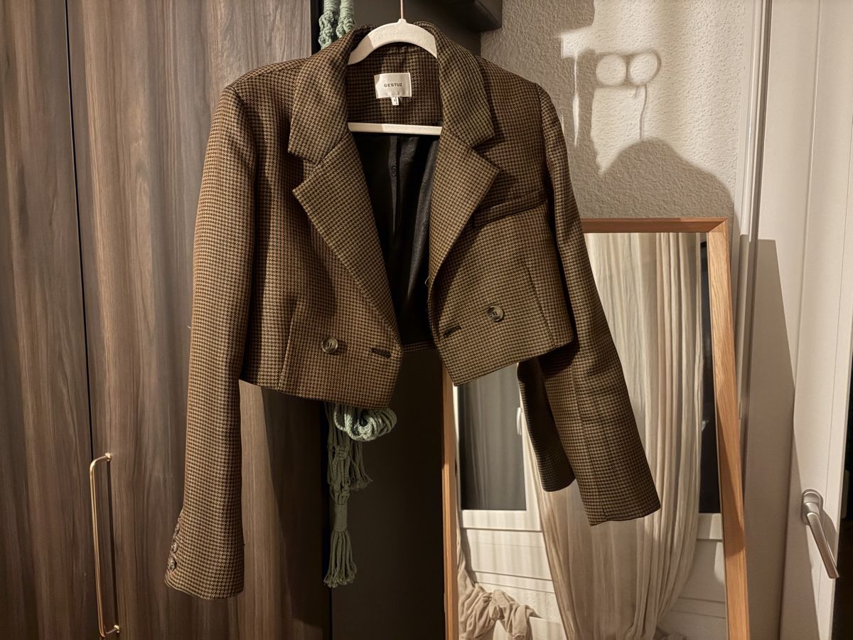 Lotti di vestiti: Blazer von Gestuz, Grösse 36 – Usato da Zürich venduto da and_hr8r