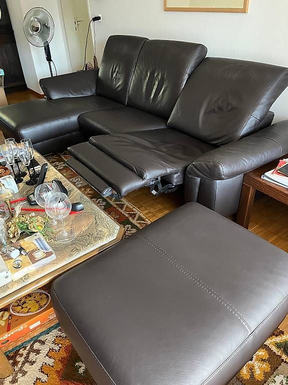Divani: Ledersofa mit Relaxfunktion & Hocker, top Zustand – Usato da Brüttisellen venduto da phernaus 1