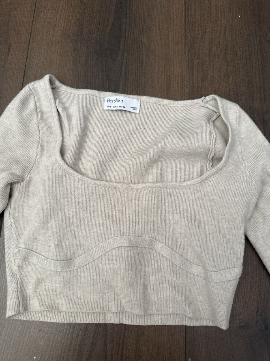 Bershka Pulls & Sweat-shirts: Damen Pullover Langarm Beige Grösse S guter Zustand – Neuf (Voir description) à Biel/Bienne par julietteW. 1
