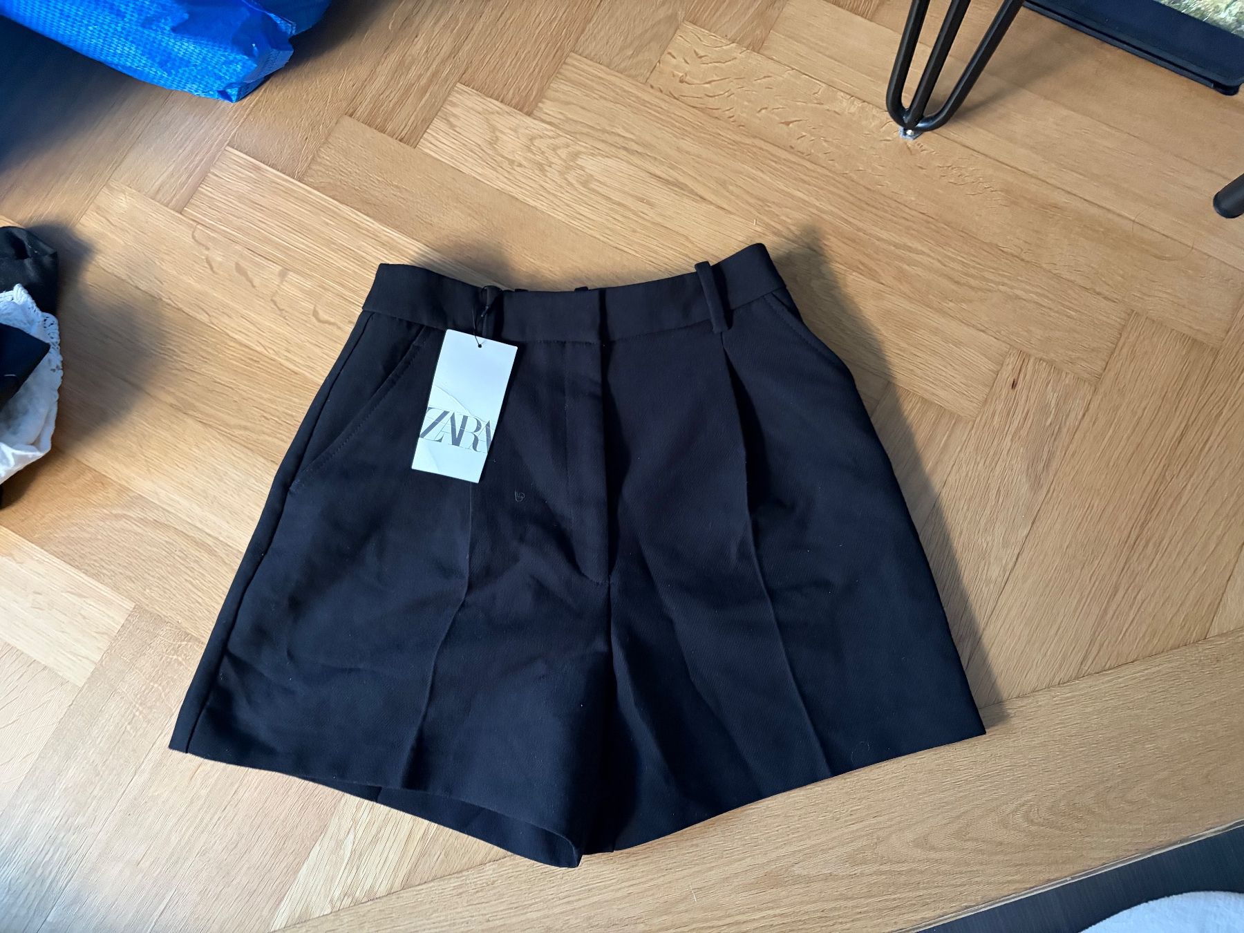 Zara Pantaloni: ZARA Classic short – Nuovo e nell'imballaggio originale da Zürich venduto da mon_ht6w