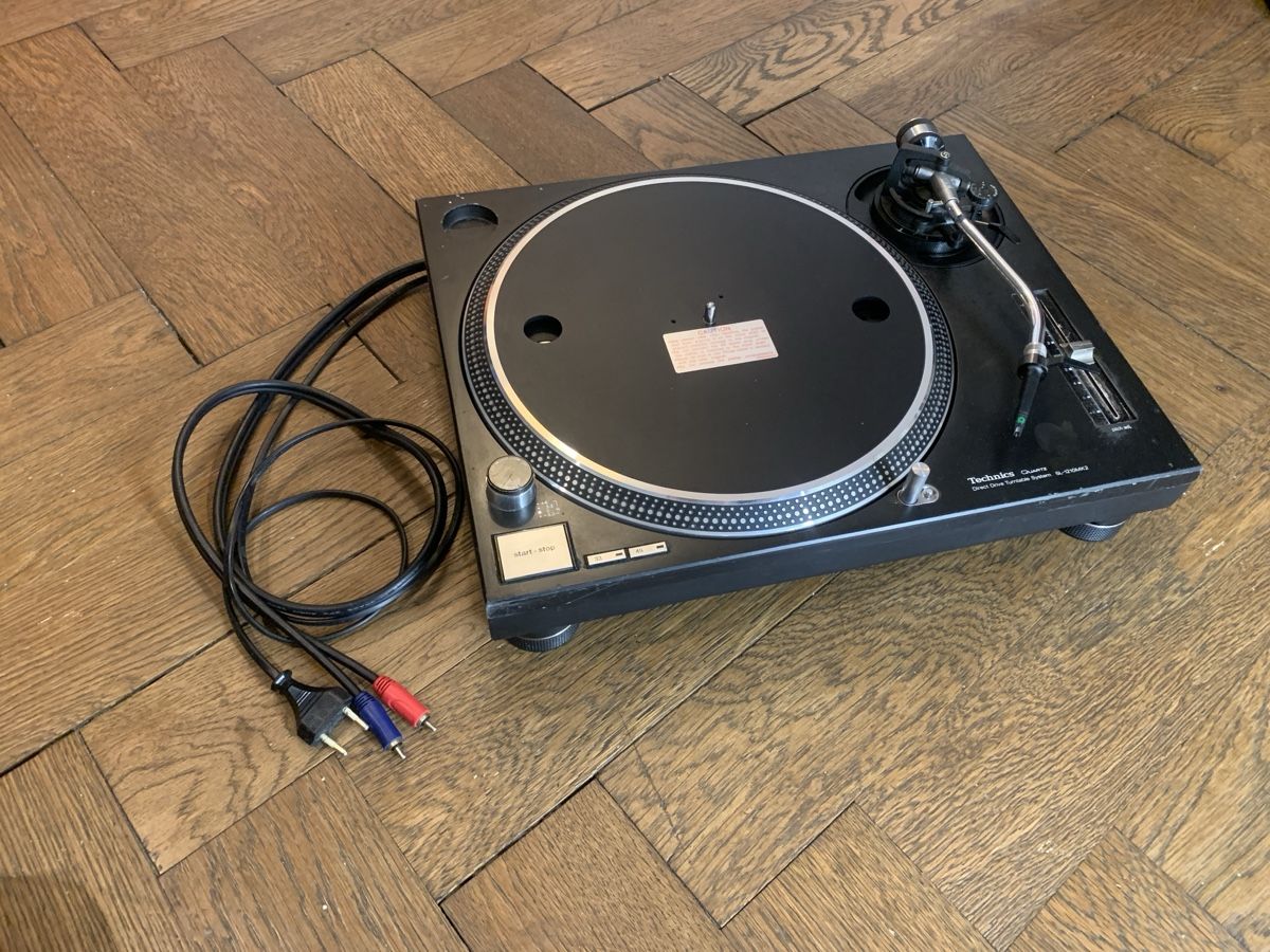 Technics Tourne-disques: Plattenspieler Technics SL-1210MK2 – D'occasion à Basel par Auktion_1000
