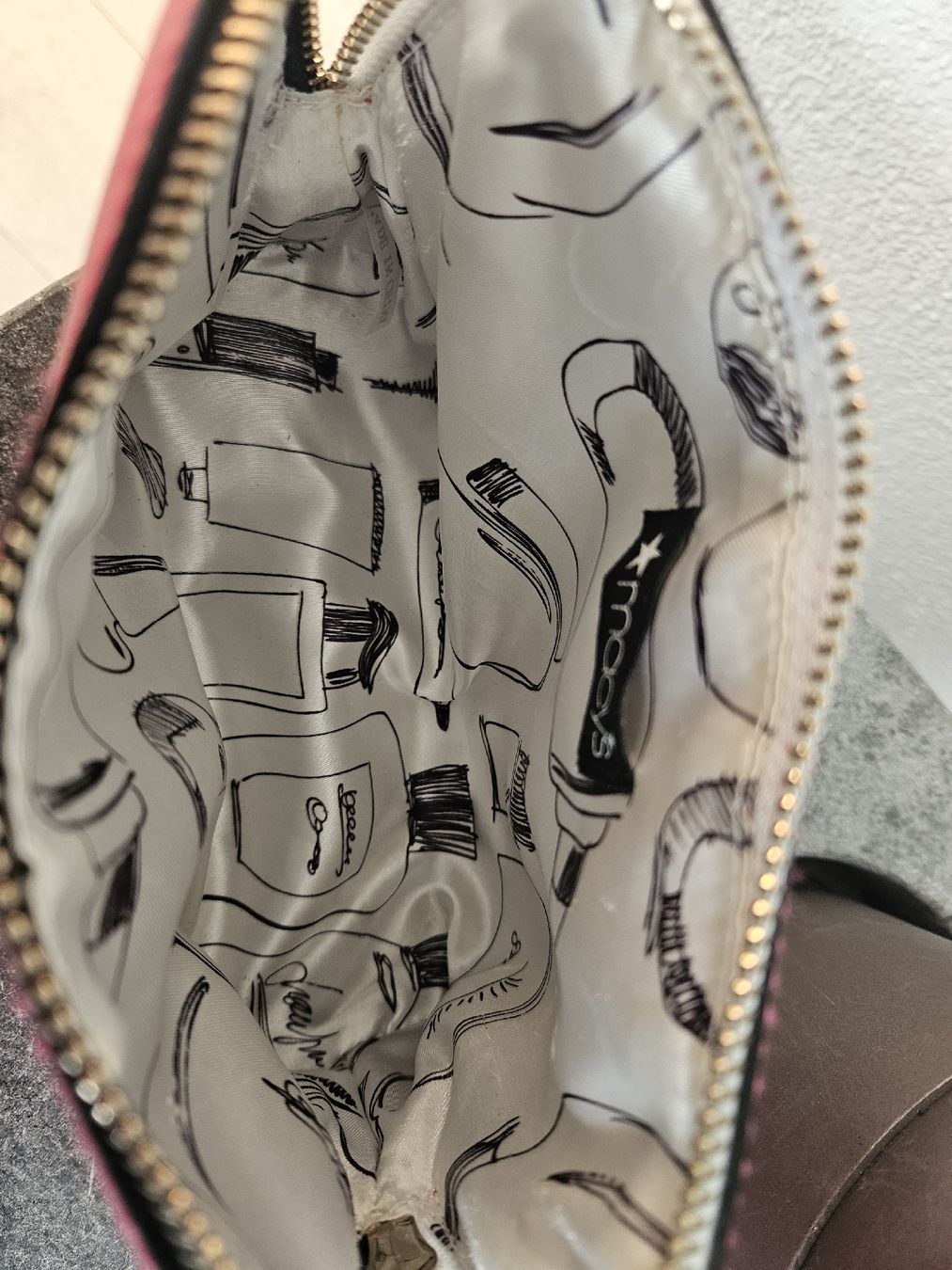 Custodie per cosmetici: Kosmetiktasche, Necessaire – Usato da Wiesendangen venduto da Sinhuk 1