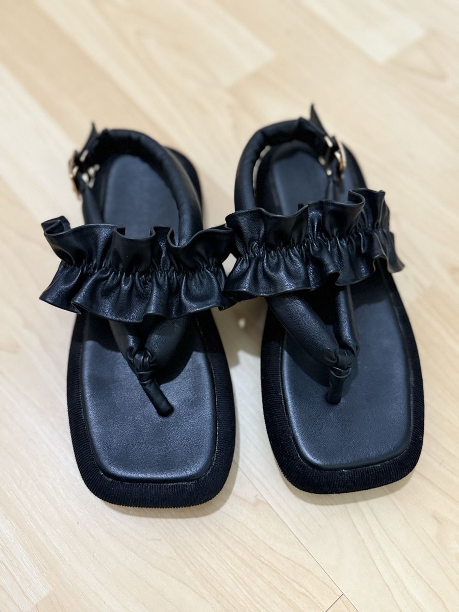 Scarpe da donna: Platform sandals / Black Summer Sandals with Ruffles – Usato da Seon venduto da Avina12