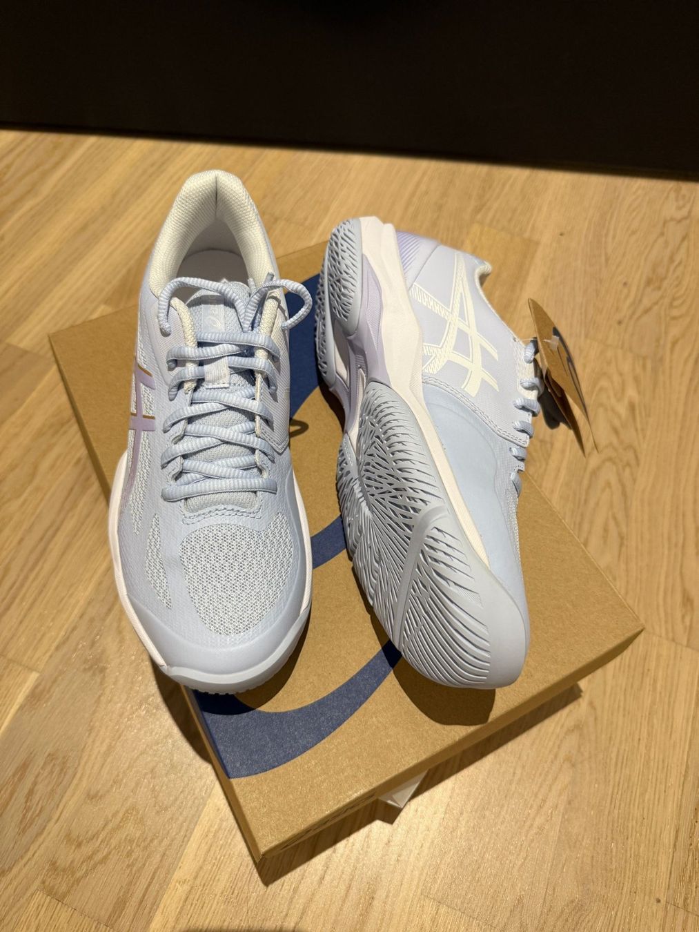 Scarpe da uomo: Asics Hallenschuh ungetragen – Nuovo e nell'imballaggio originale da Ostermundigen venduto da sandrabriggen 1