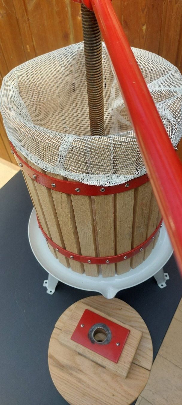 Tutte le macchine: Beeren- und Obstpresse – Usato da Neuendorf venduto da Schluuch61