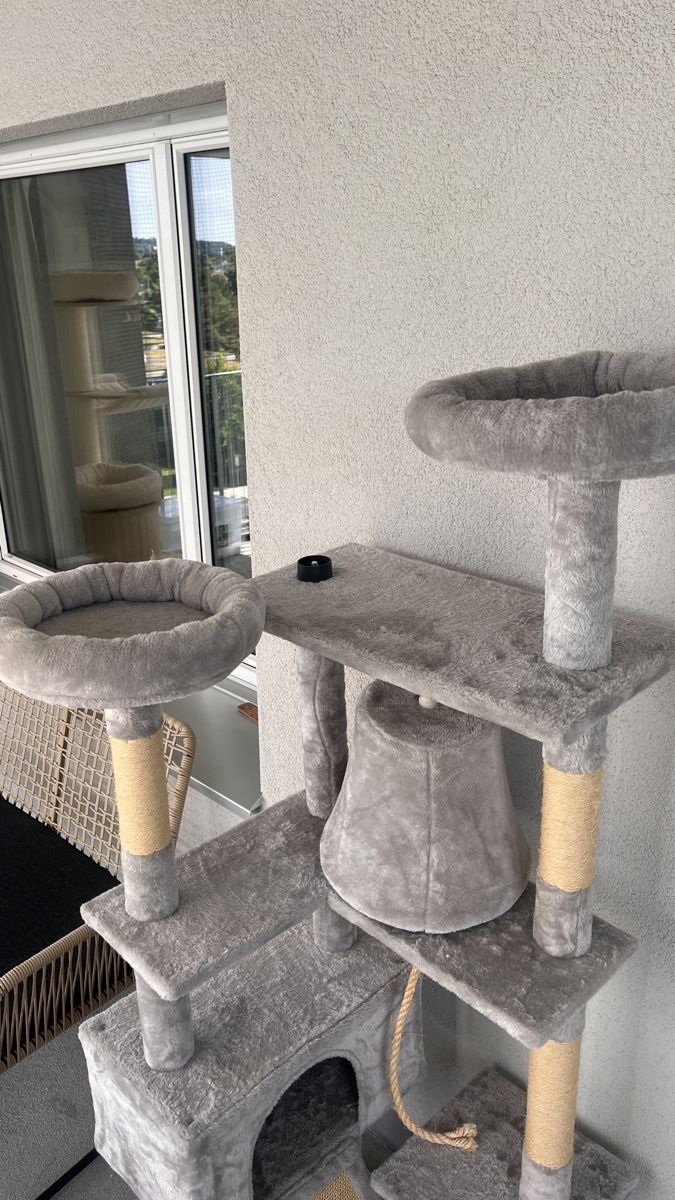 Tiragraffi: Kratzbaum Katzen – Usato da Winterthur venduto da anastasia.zuber 1