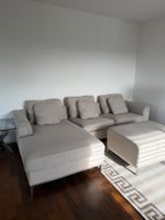 Elegantes grosses Ecksofa mit passendem Hocker – Beige
