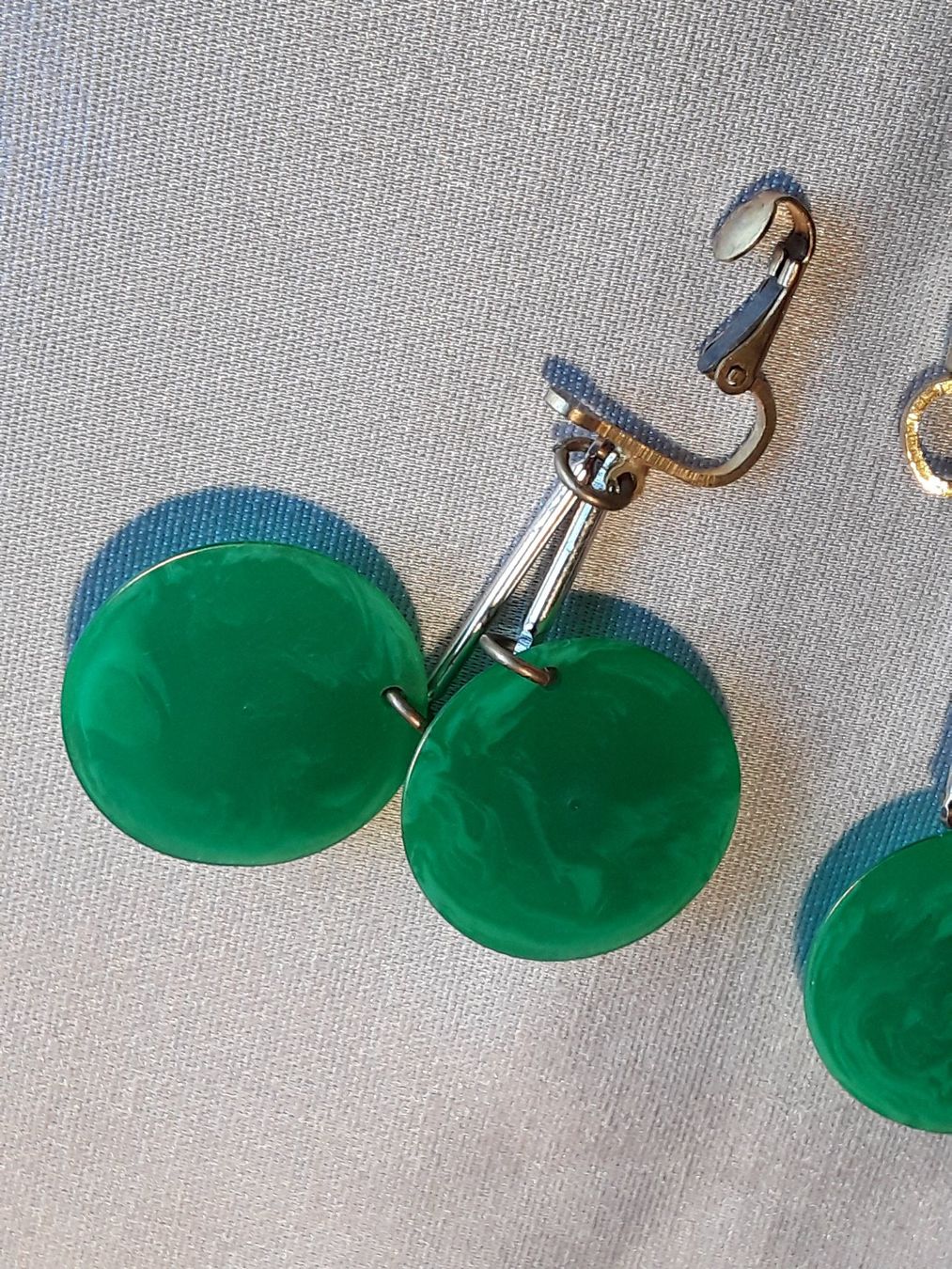 Orecchini pendenti & Orecchini a lobo: Vintage extravagante grüne Ohrclips – Usato da Zürich venduto da helsan 1
