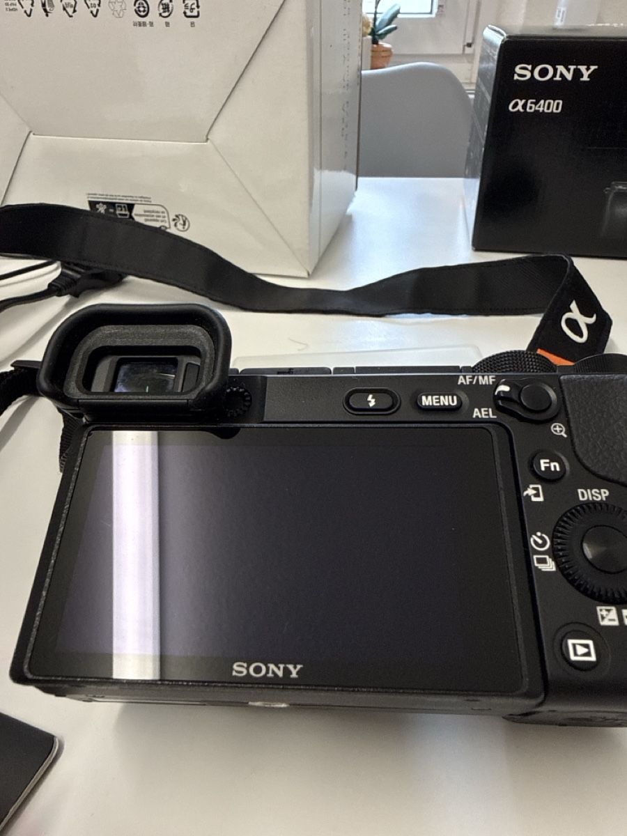 Sony Fotocamera: Sony A6400- 4 Objektive, 3 Akkus, Filter, Buch – Nuovo (secondo la descrizione) da Aadorf venduto da MorgentalerA-town 8