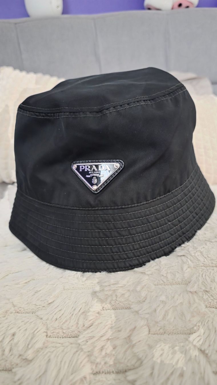 Prada Copricapi, berretti & cappellini: Prada Bucket Hut schwarz Grösse M – Usato da Wittenbach venduto da rose_rosi 1