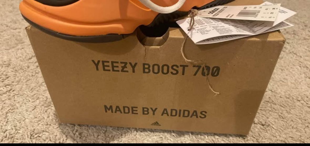 Adidas Scarpe da uomo: Yeezy boost 700 - Adidas – Nuovo (secondo la descrizione) da Villars-sur-Ollon venduto da bab_fy88 2