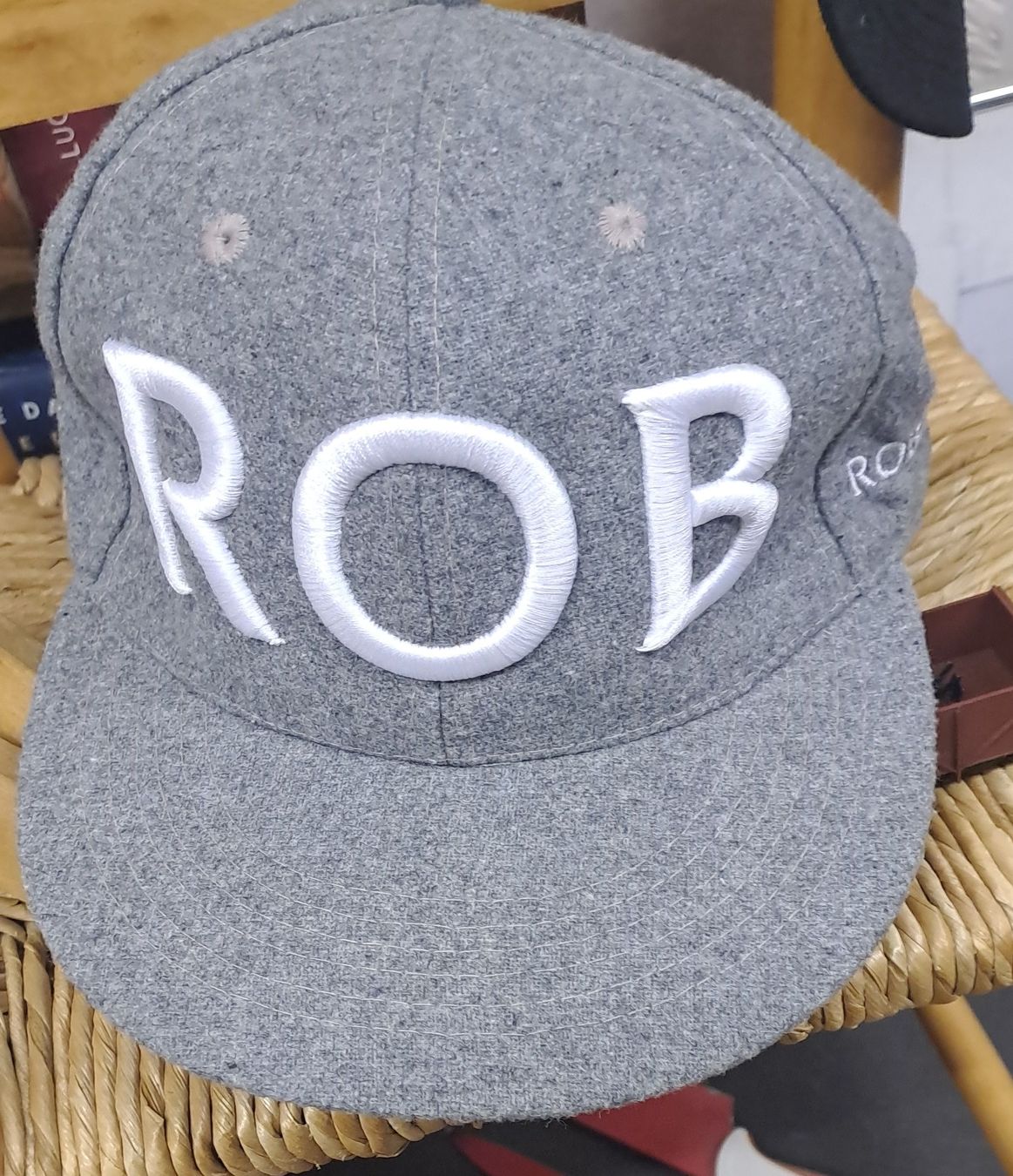 Autres vêtements & accessoires: Kappe grau mit Aufschrift ROB, Einheitsgrösse – Neuf (Voir description) à Zürich par Schoebi19