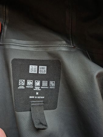Uniqlo Blocktech schwarz Grösse M