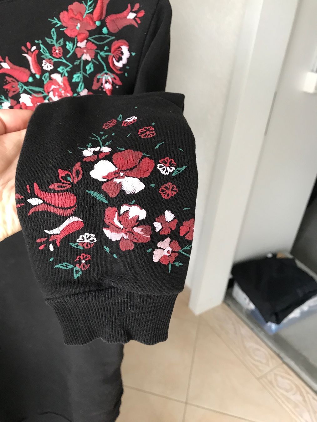Maglioni & Felpe: RESERVED Pullover XS in Schwarz – Usato da Glattfelden venduto da Danshari 2