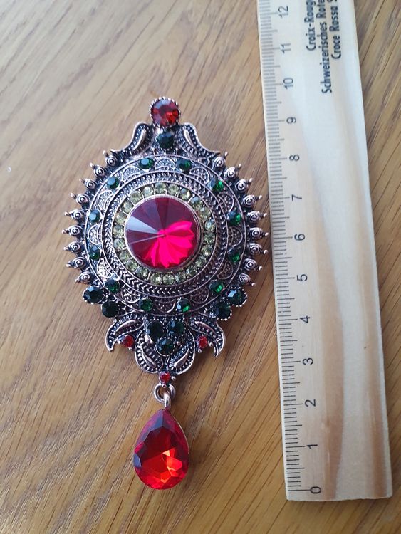 Brosche, rot grün gold, mit Anhänger (Neu und originalverpackt) in ...