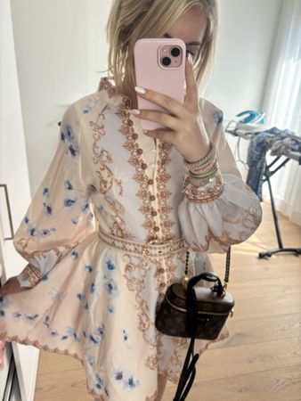 Elegantes Sommerkleid mit Blumenmuster, Grösse 36