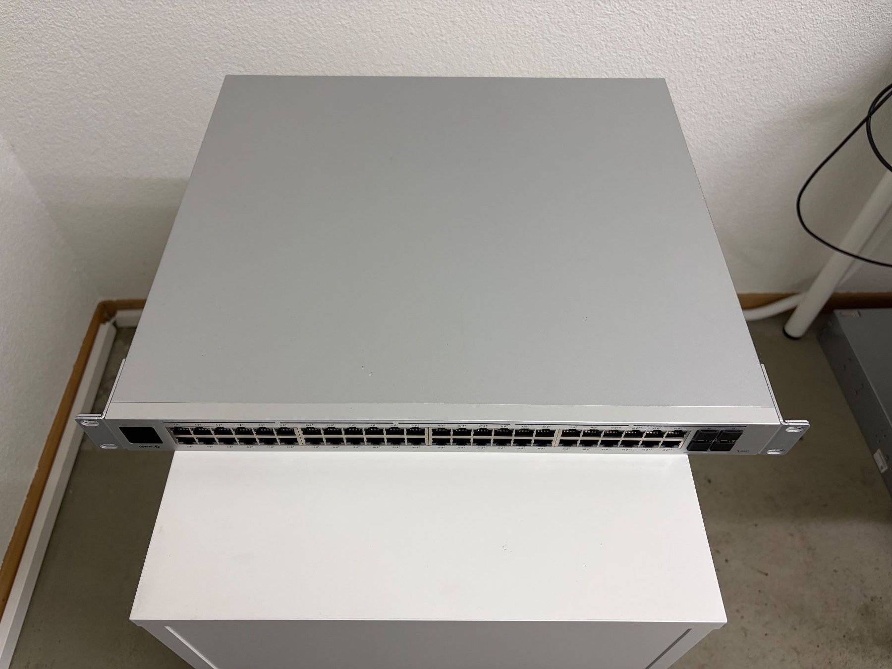 Ubiquiti Hub & Switch: Unifi Switch USW Pro 48 PoE – Usato da Niederhasli venduto da brandman