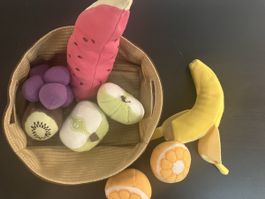 Selbstgebaute schwere Kinderküche mit Kochspielzeug v Ikea
