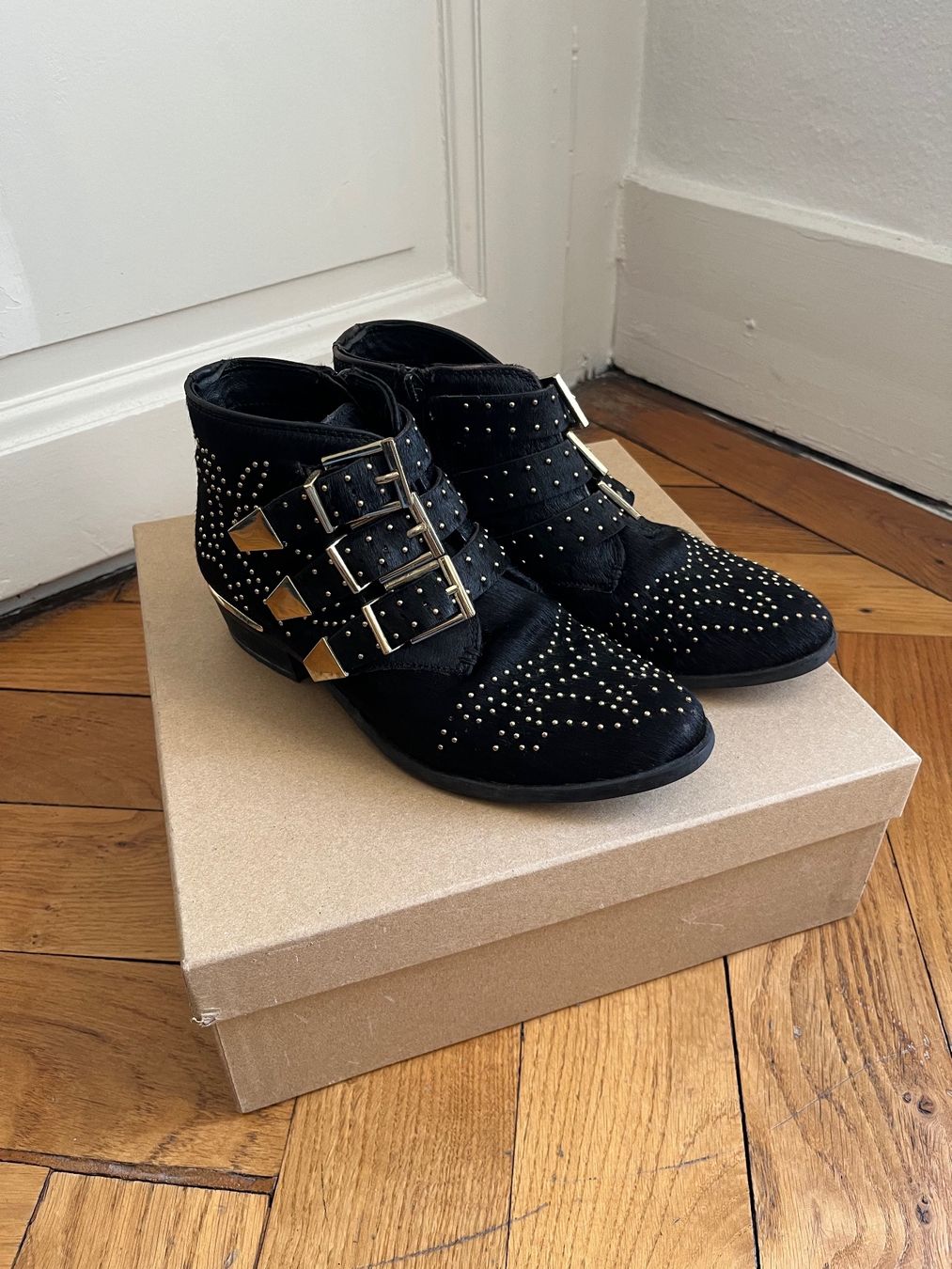 Chaussures femmes: Bottines cloutées Bronx – D'occasion à Lausanne par GildaGys 1
