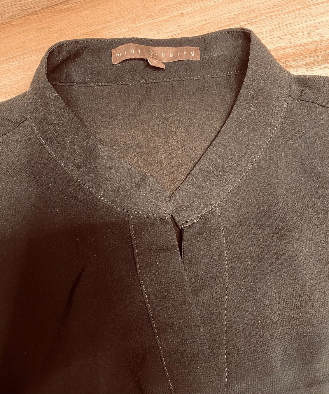 Mint & Berry Blusen: Bluse Mint&Berry 36 mit Stehkragen schwarz – Gebraucht aus Herrenschwanden von Cate67 3