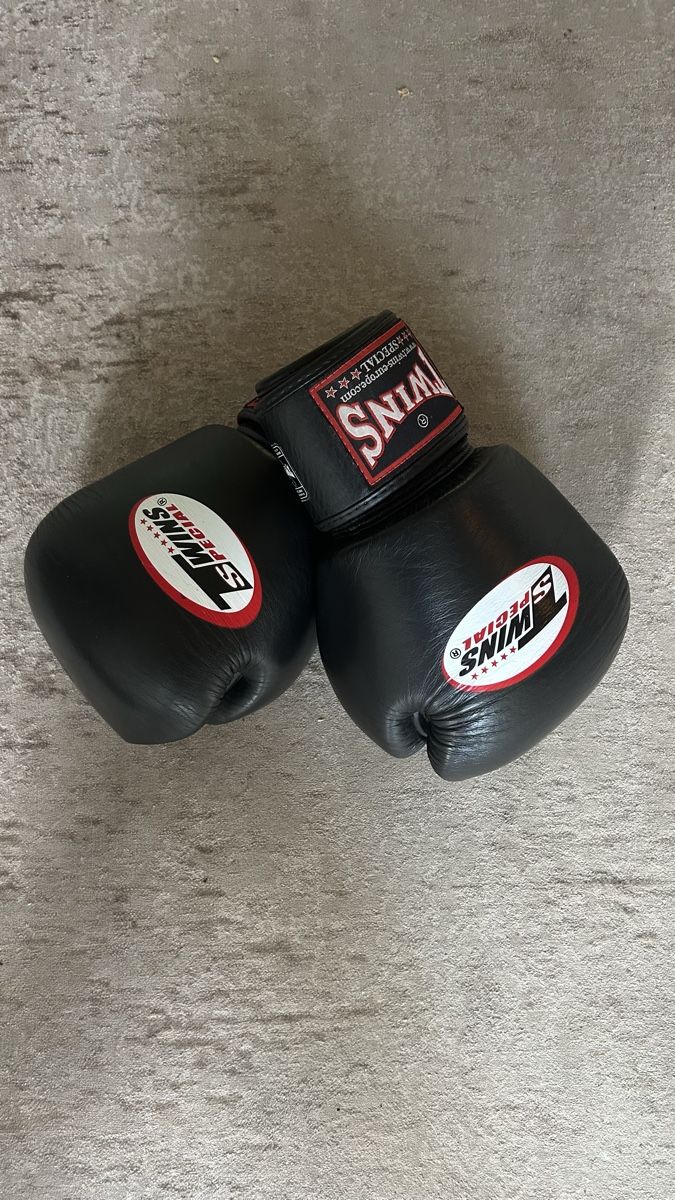 Guanti & manicotti: Twins Boxhandschuhe – Usato da Luzern venduto da ameliemueller