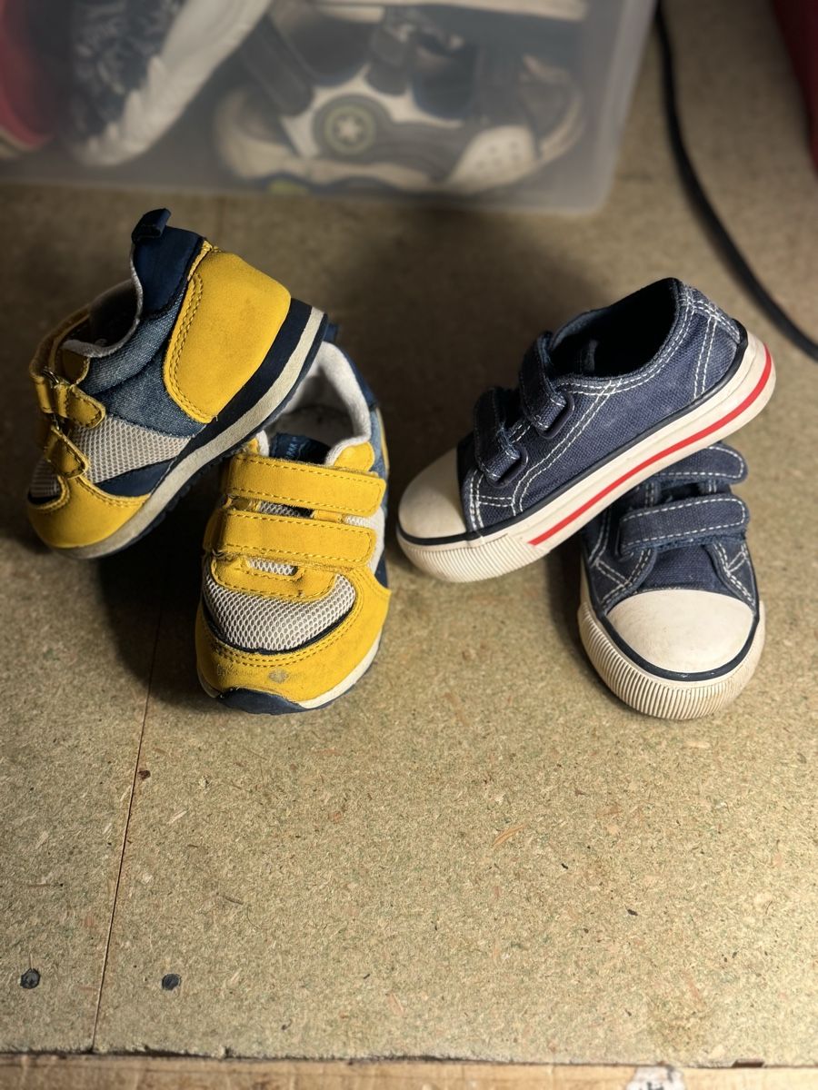 Scarpe per ragazzi: 2 Paar Kinderschuhe, Grösse 22 – Usato da Schaffhausen venduto da Allisonkim 1