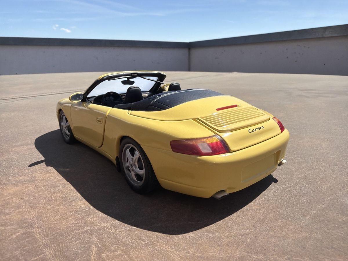 UT Models Modellini d'auto: Porsche 996 Carrera - 1/18 - UT Models – Usato da Wolfwil venduto da Rolex1 2