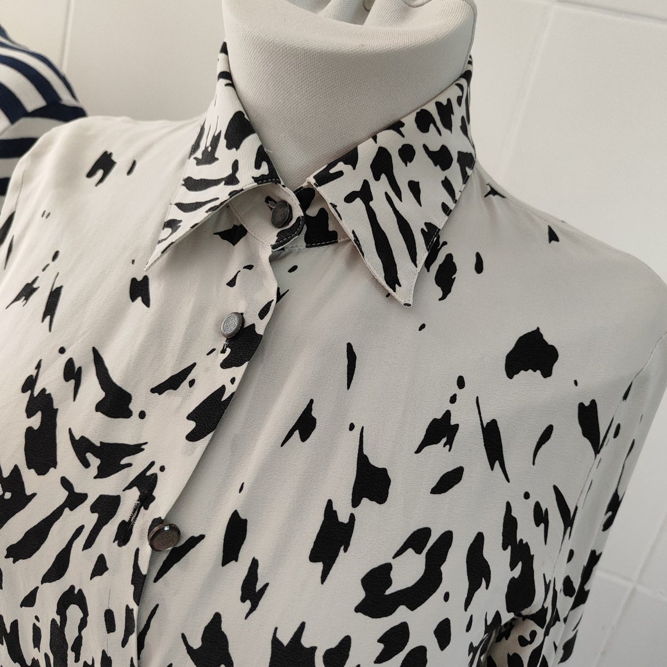 Costumi: Seide Kostüme Gr 44 ( IT) – Usato da Langnau am Albis venduto da Judithsebi 1