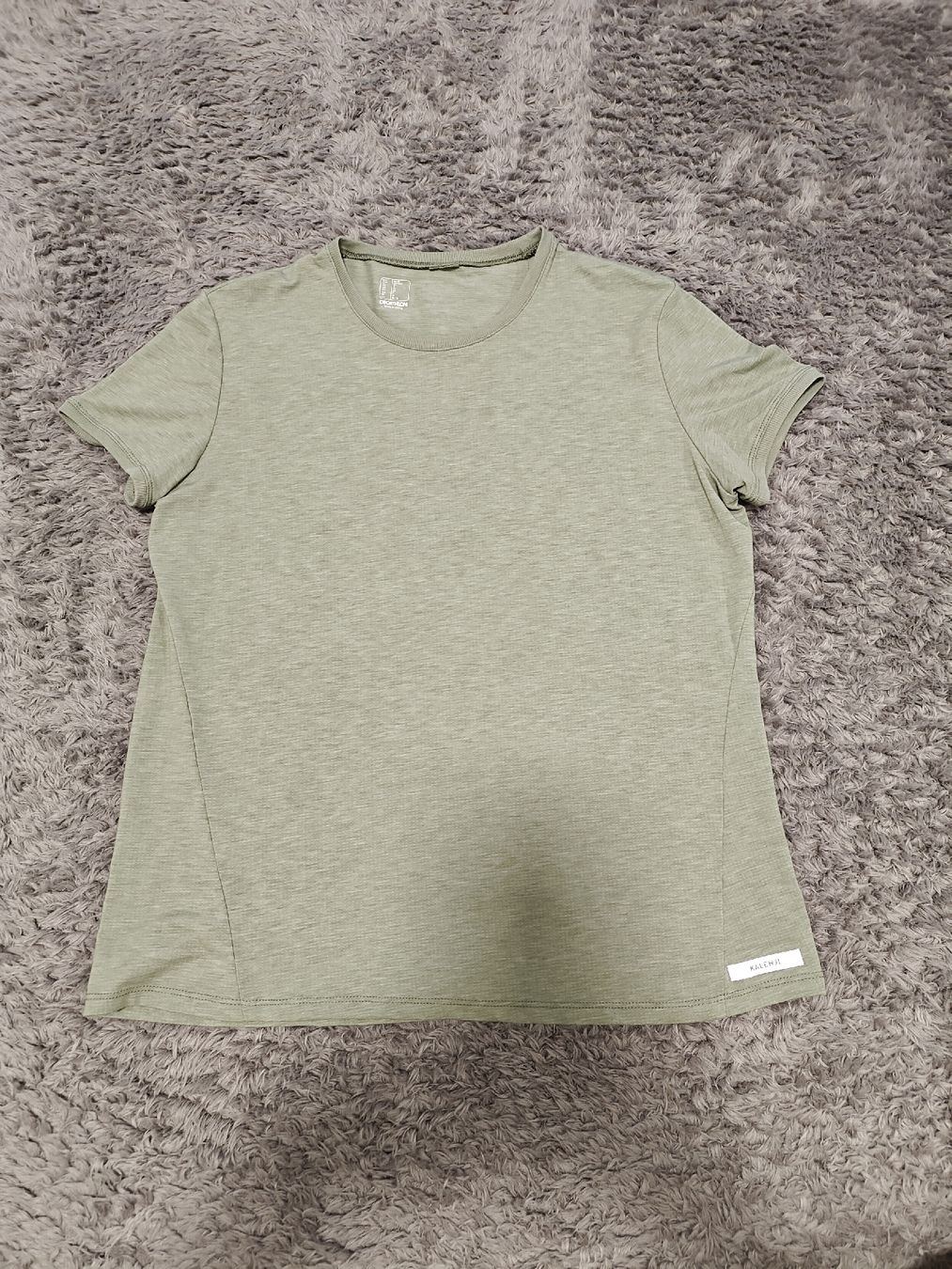 T-shirt: Sport T Shirt – Usato da Pieterlen venduto da Saemelili