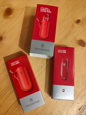 Victorinox kleines Messer mit Leder-Etui rot
