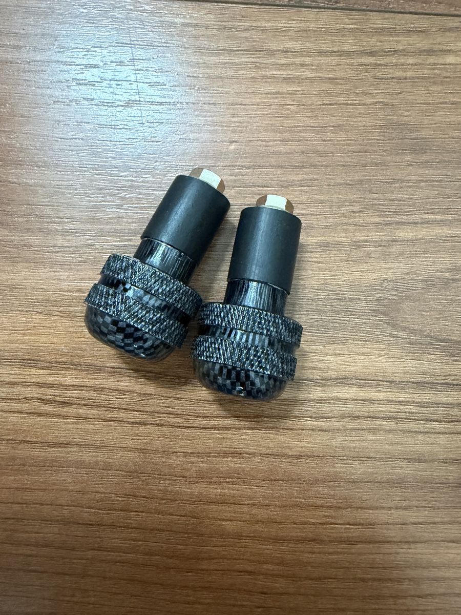 Tutti i ricambio per moto: Universal Motorcycle Bar End Weights Carbon Pair – Nuovo (secondo la descrizione) da Dänikon ZH venduto da RAFIMIKI 1